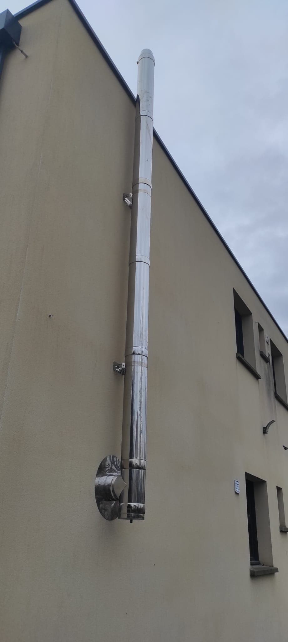 Conduit de fumée extérieur inox double paroi – installation poêle à bois EnergoPrime Île-de-France