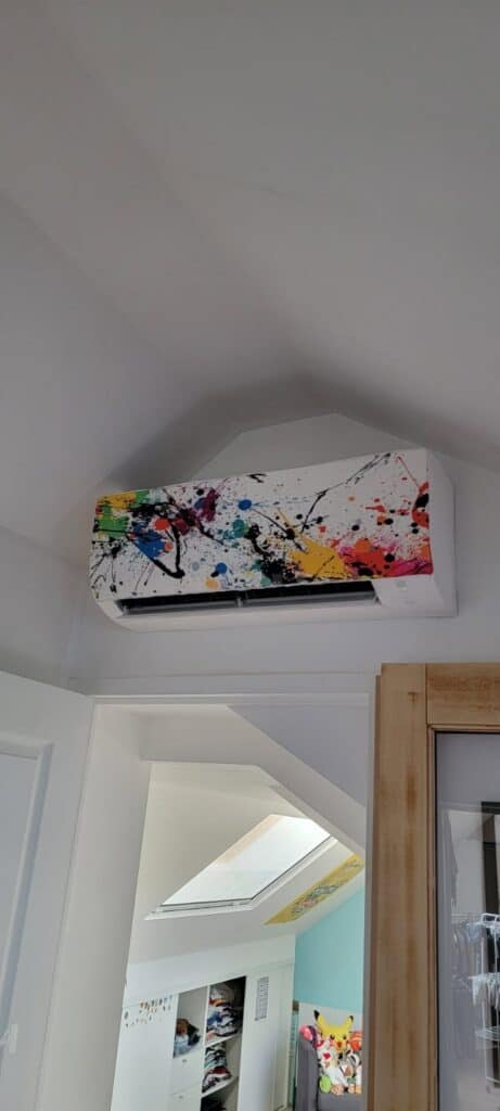 Installation pompe à chaleur air/air Daikin – unité intérieure murale design – climatisation maison