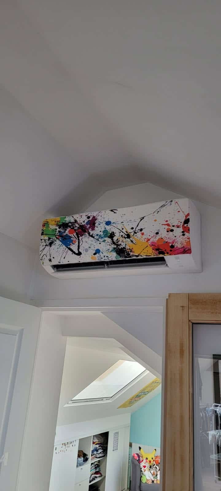 Installation pompe à chaleur air/air Daikin – unité intérieure murale design – climatisation maison